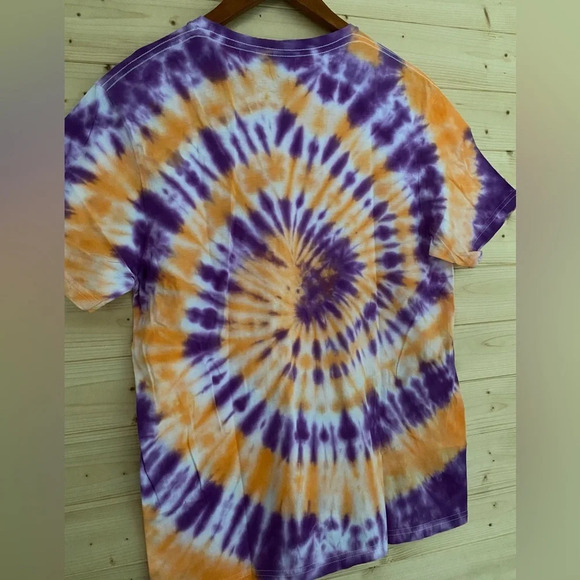 GILDAN Soft Style | Tie-Dye T-Shirt | Color:  Purple & Orange | Size: M … - Picture 4 of 8